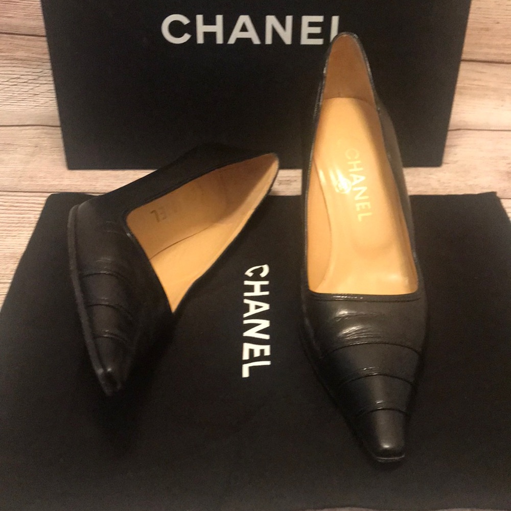 Chanel Black classic pumps Size 39